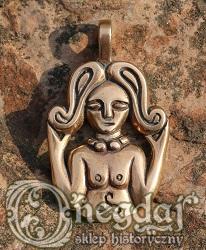 Celtycka bogini z triskelionem - zawieszka z brązu