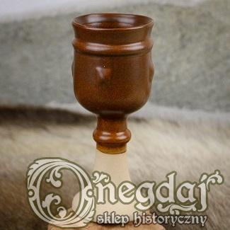 Średniowieczny, ceramiczny kielich na wino z dzwonkiem